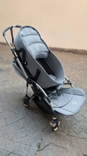 Carrinho Bugaboo Bee 3 com moisés, bebê conforto e adaptador
