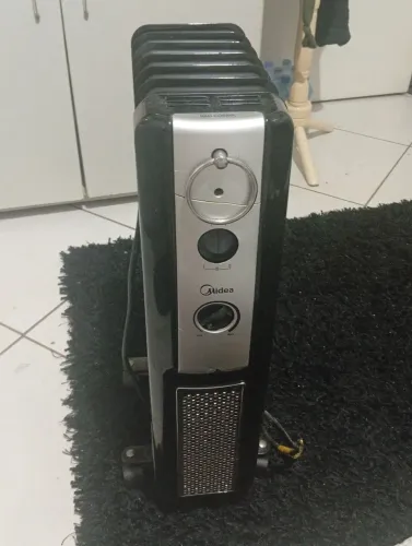 Aquecedor de Ar a Óleo Midea Heat Preto 1500W