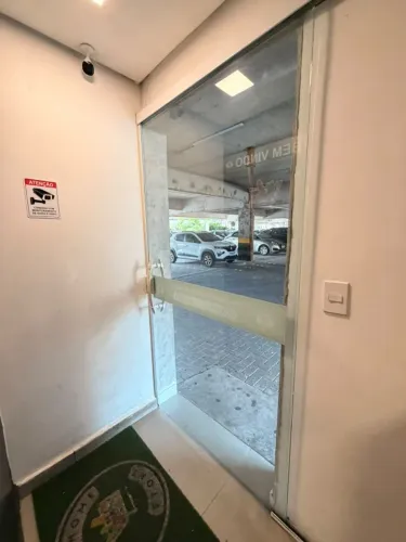 Porta de vidro temperado de correr c/ puxador e estrutura - Usada