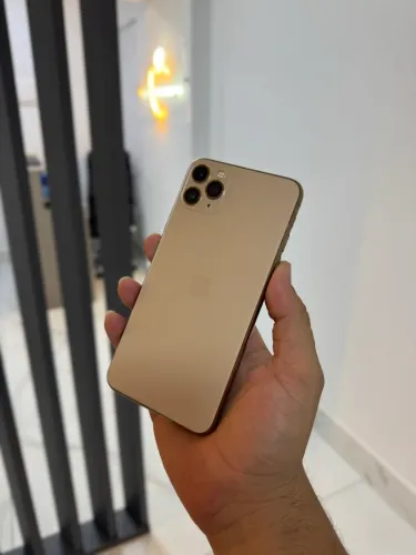 iPhone 11 Pro Max 64 gigas tela substituída