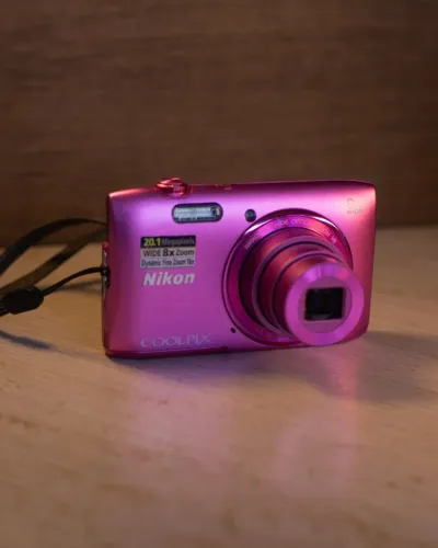 Câmera NIKON S3600 ROSA METÁLICO