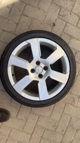 Jogo de Rodas ARO 17 com pneus novos