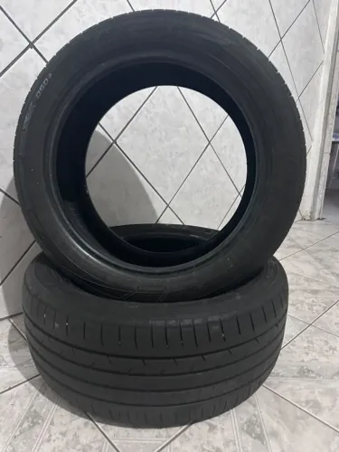 Vendo 2 pneus Michelin Agilis 3, medida 225/75 R16 118R.