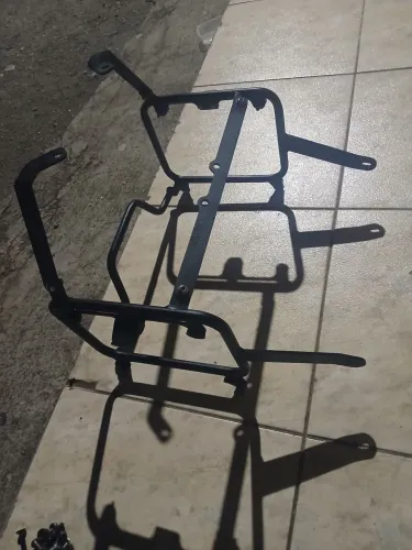 Suporte pra baú laterais pra moto zontes 