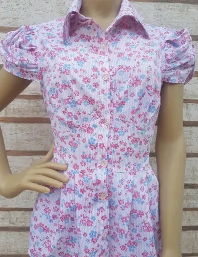 Blusa Feminina estampada florzinha rosa
