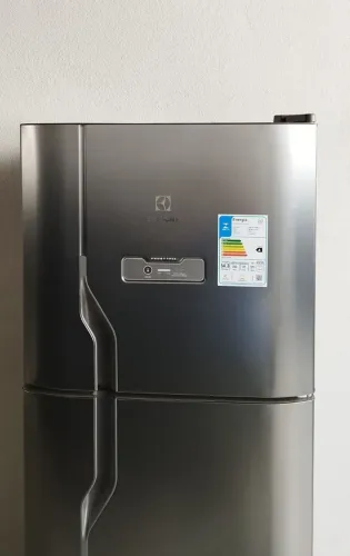 Geladeira Eletrolux 371 litros Frost Free 110v-Semi Nova