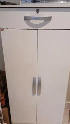 Vendo armário multifuncional com gavetinha em três repartições