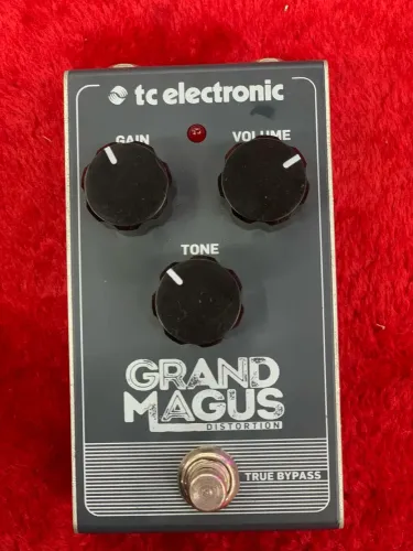 Pedal Distorcion TC Eletronic GRAND MAGUS semi novo com garantia