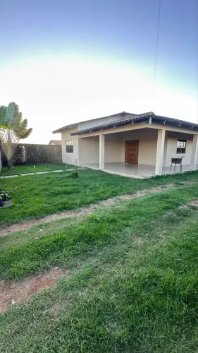 ALUGO CASA - Localizada no Loteamento Planalto