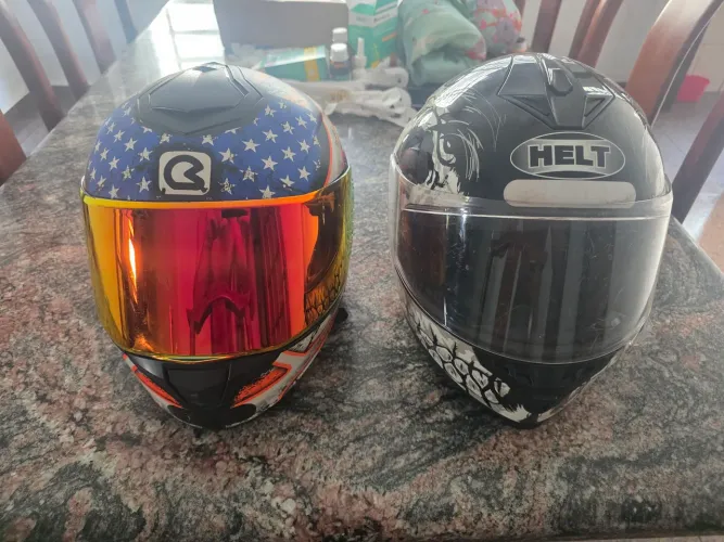 Vendo os dois Capacetes