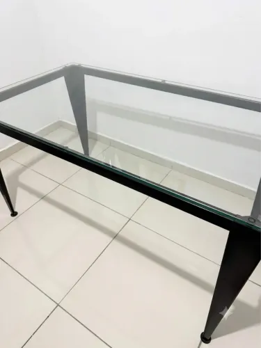 Mesa de Vidro e Ferro Preta Tok Stok - Estilo Industrial (1,30m x 0,75m)