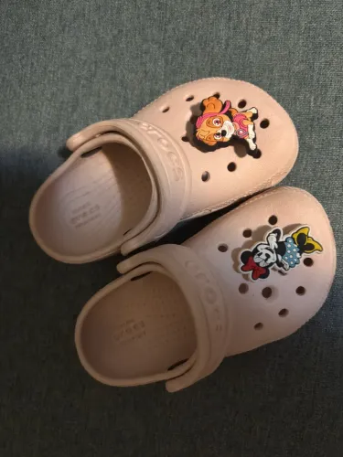 CROCS infantil original com 2 pins