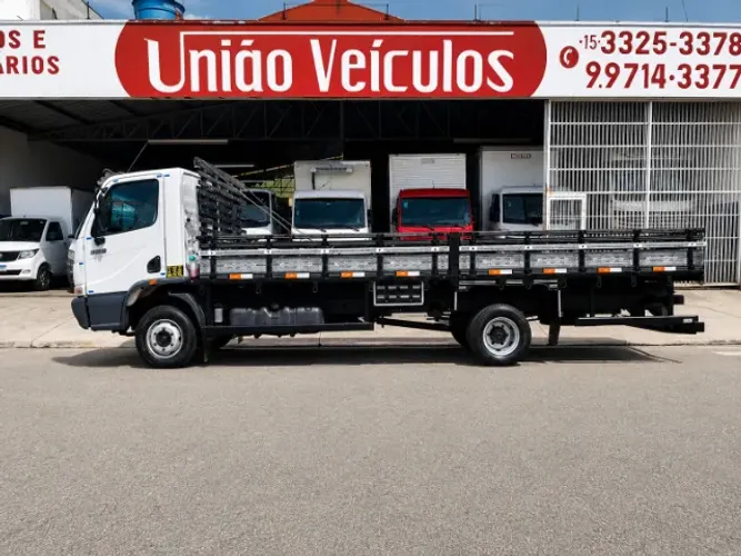Mercedes Benz Accelo 915c + Carroceria