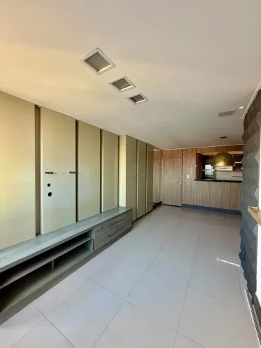 Alugo 2/4 com fixos e closet