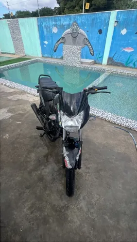 Moto muito bem conservada do dia a dia