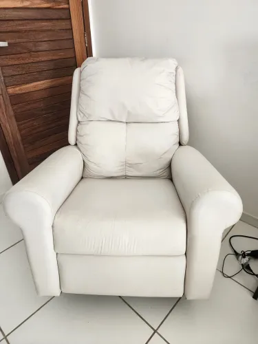 Cadeira de Amamentar em Excelente Estado de Conservação com Balanço e elevação de per