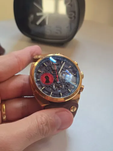 Relógio esportivo com pulseira em couro