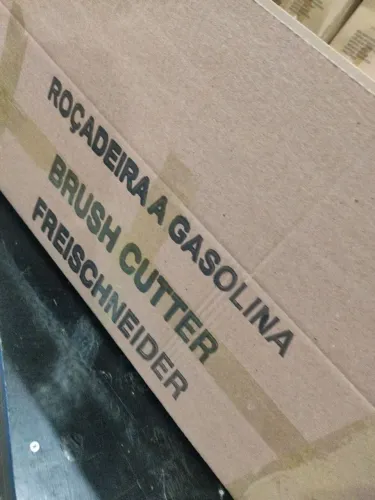 Roçadeira a gasolina MÁKINA 80 cilindradas+acessórios, essa é cabulosa