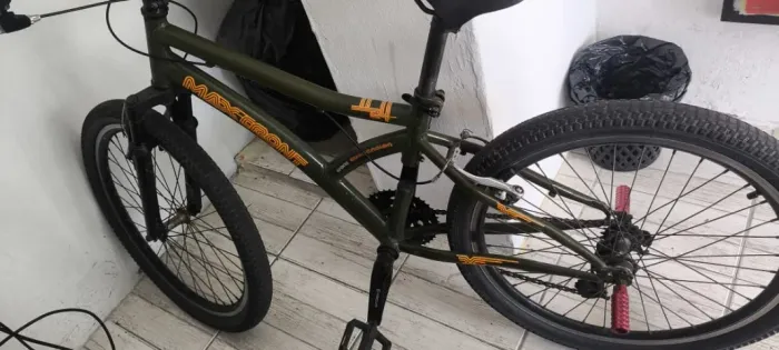 Bicicleta Caloi Max Front Aro 24 Suspenção Dianteira de cor verde-musgo/oliva Sem Passador