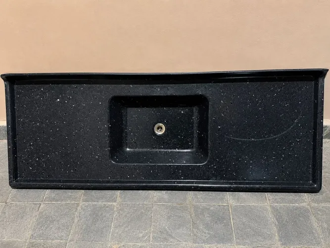 Pia 150x55 cm - Pedra Preta Sintética Padrão- Excelente Estado