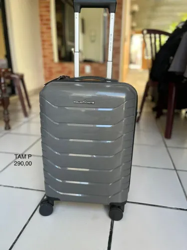 Mala de bordo 10kgs em POLIPROPILENO/ CADEADO TSA