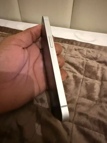 Vendo iPhone 16e estado de novo garantia acabando esse mês 