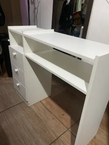 Mesa de manicure como nova 