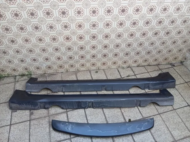 Spoiler lateral e aerofolio megane