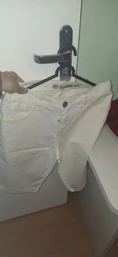 Shorts branco meio jeans
