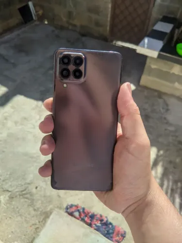 Vendo celular  Samsung Galaxy M53 5G por 320 com 128 GB e com 8 GB de memória RAM