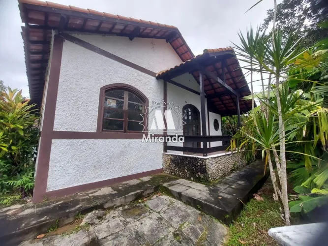 Casa de 4 qts + 1 externo, piscina + churrasqueira em Condomínio na Caneca Fina