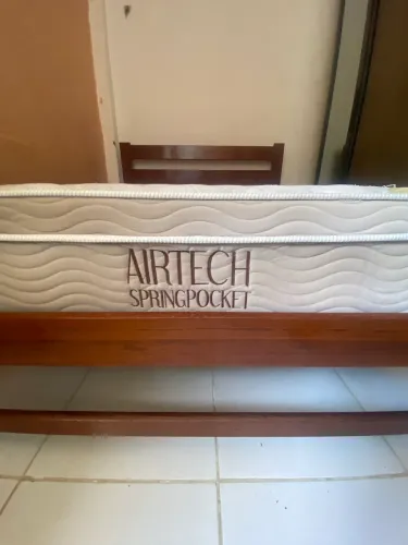 Cama de casal com colchão 
