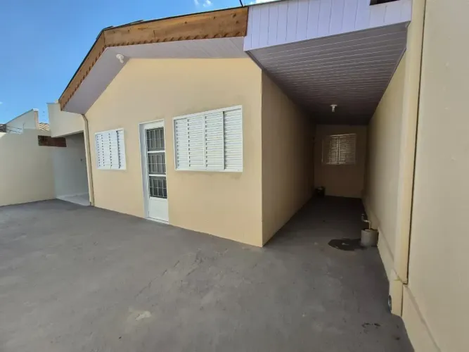 ALUGA-SE CASA 3 QUARTOS SENDO UMA SUÍTE NO BAIRRO NOVO MILÊNIO