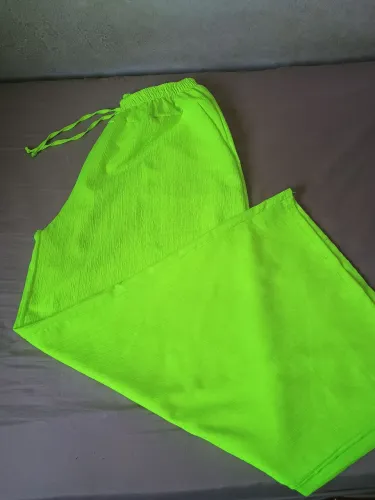 Calça pantalona nova super estilosa
