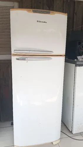 Vendo geladeira frofri 220v 