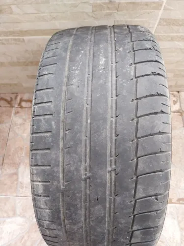 Pneu 235 35 19 