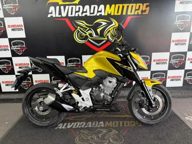cb 300 twister 2023 30.700 km. Com garantia e à pronta entrega
