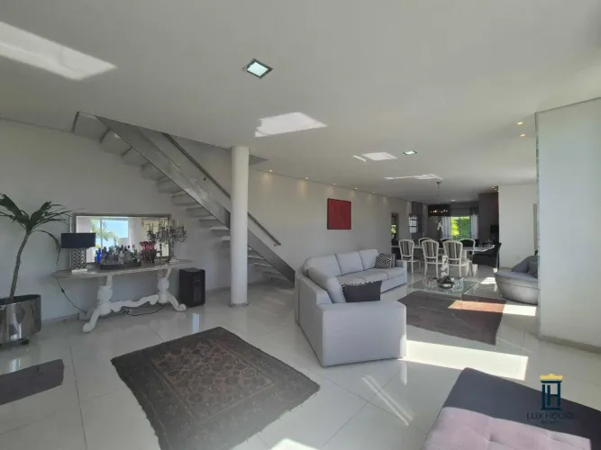 Casa de Alto Padrão em Jurerê (Condomínio fechado)