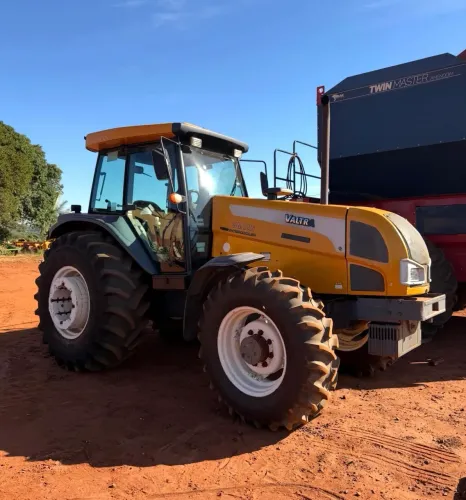 Trator Valtra BM125 2010 - Entrada 10%