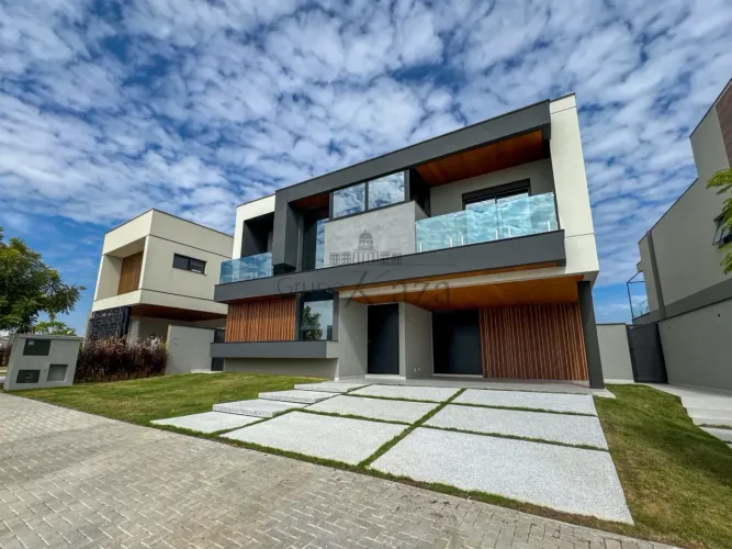 Casa Condomínio - Urbanova - Residencial Condomínio Alphaville - 4 Suítes - 505m².
