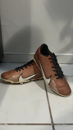 Chuteira Nike mercurial 