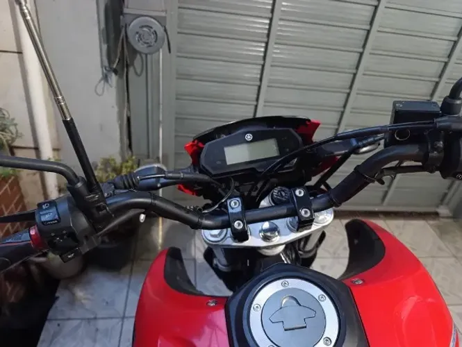 Vendo Lander 250 preta e vermelha 