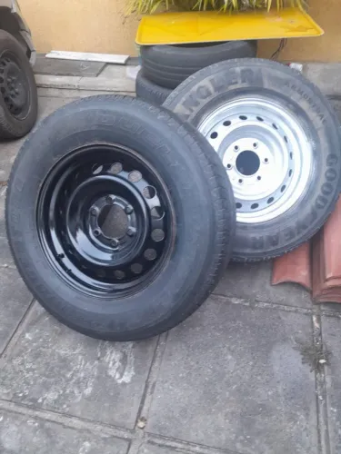 Roda Ferro Rilux com Pneu 265/65/17 e Roda de ferro da Ranger com Pneu 255/70/16
