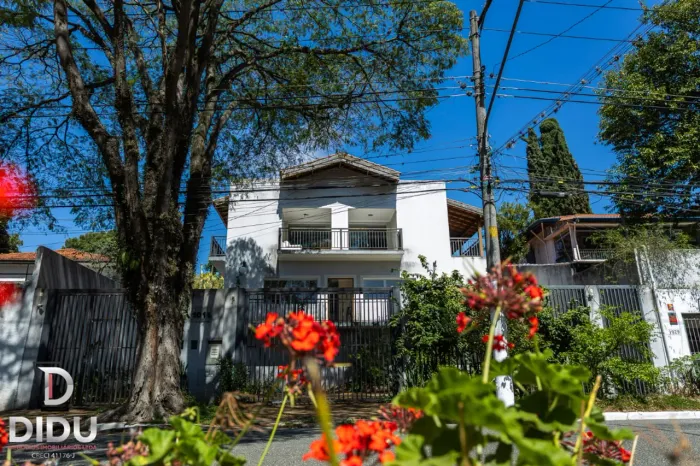 Sobrado para venda em Lapa com 7 quartos, sendo 7 suítes, 800m²