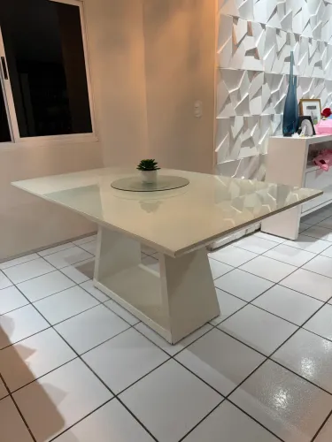 Mesa retangular em mdf com tampo laqueado de vidro 1.00 m X 1,6 m (6 lugares)