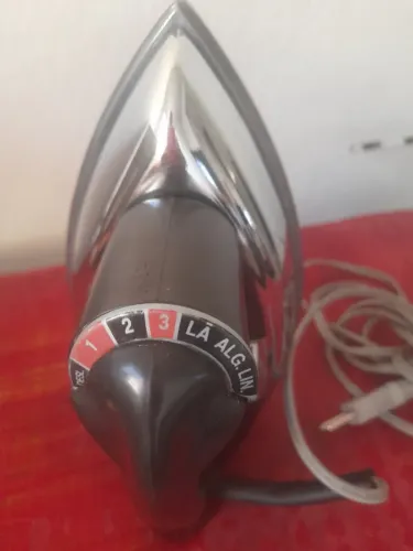 Ferro de passar Black&Decker barato e útil