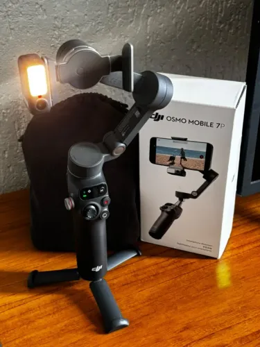 DJI Osmo Mobile 7P - Gimbal + Rastreamento e Luz - 4h de uso - Impecável