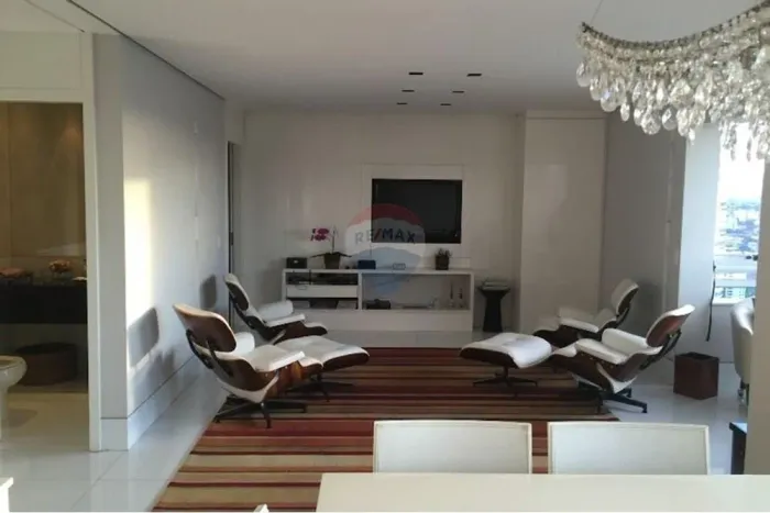 Apartamento duplex para locação com 354m², 3 suítes e uma piscina privativa - Bairro Vila 