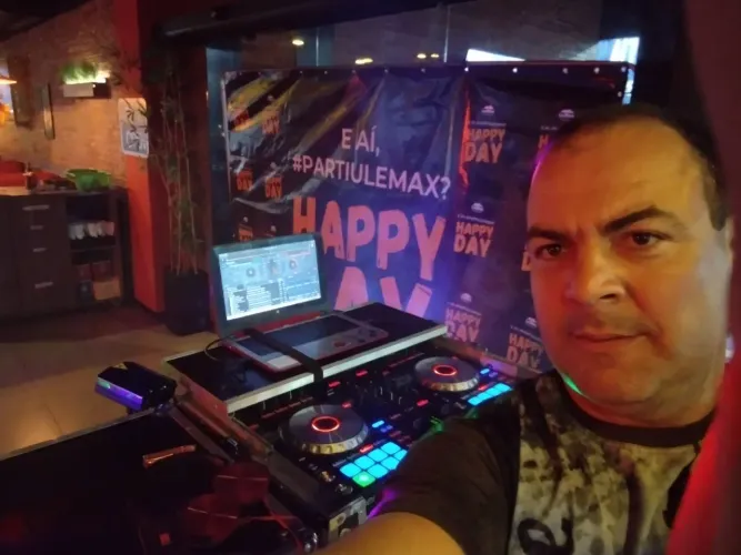 DJ SONORIZAÇAO ILUMINAÇAO TELAO e muito mais 