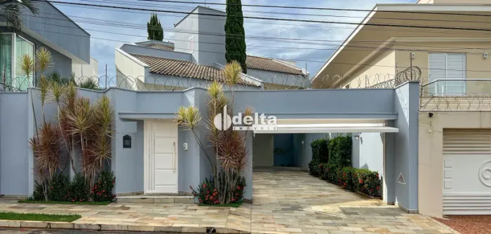 Casa residencial com 4 suítes disponível para locação no bairro Jardim Karaíba em Uberlând
